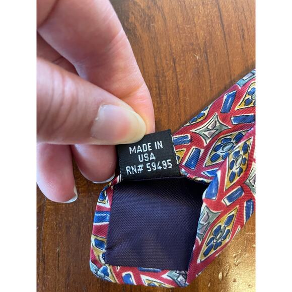 417 by Van Heusen Mens Neck Tie All Silk  Made in the USA Red Blue Geometric - Picture 5 of 6